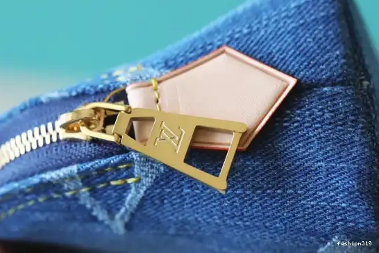 Cosmétique Vuitton PM Louis Pochette 0408